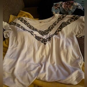 Cotton blouse with leopard print accents